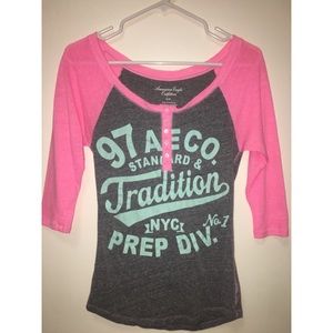 Quarter sleeved baseball tee